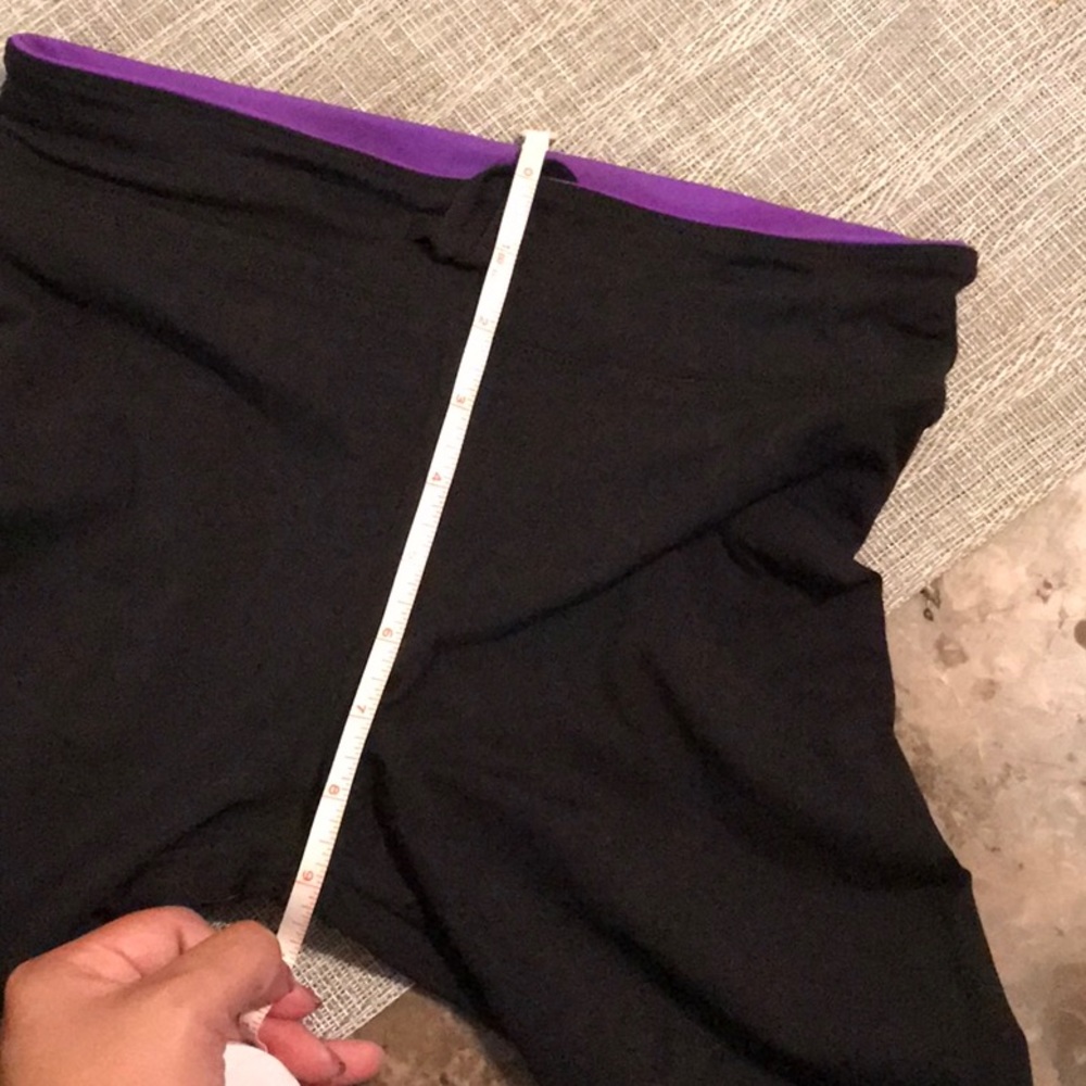 Lorna Jane Reversible Black/Purple crop leggings - Picture 9 of 10